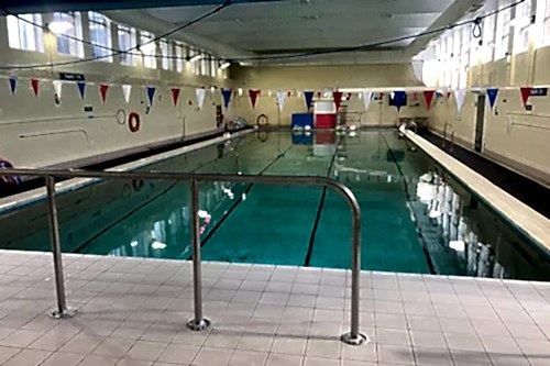 A,Group,Of,Mothers,With,Their,Young,Children,In,A